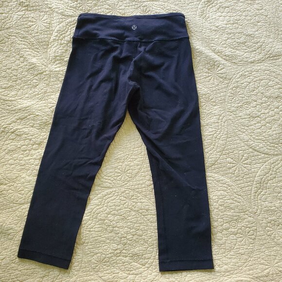 Lululemon Capri Leggings, Size 4 - Picture 2 of 6